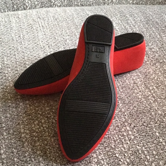 Red flats - Picture 3 of 6